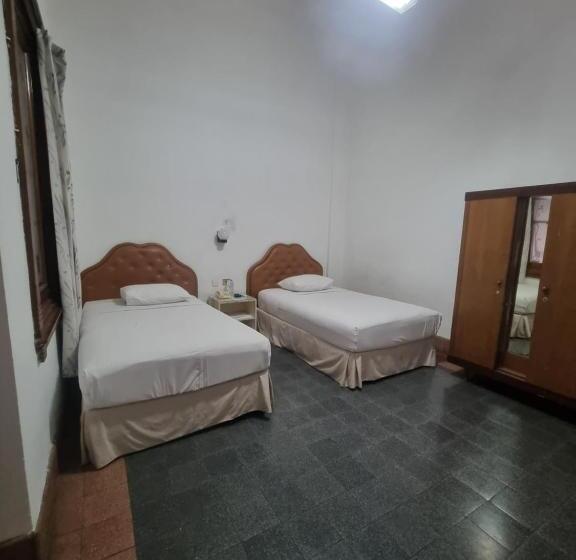 ホテル Candi Baru