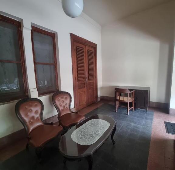 ホテル Candi Baru