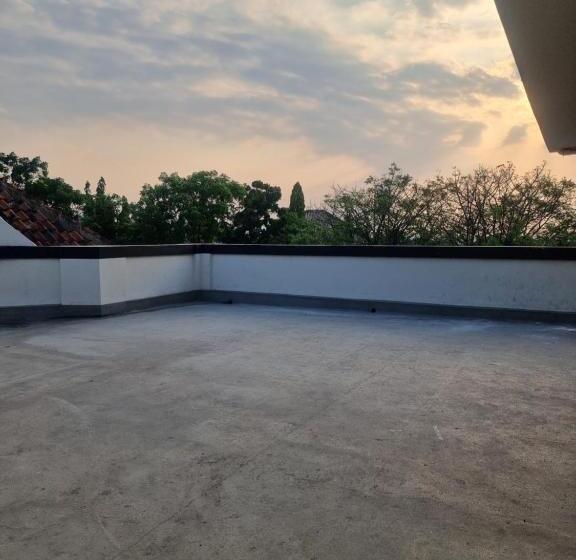 ホテル Candi Baru