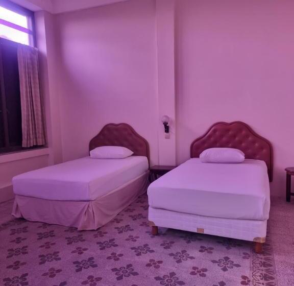 ホテル Candi Baru