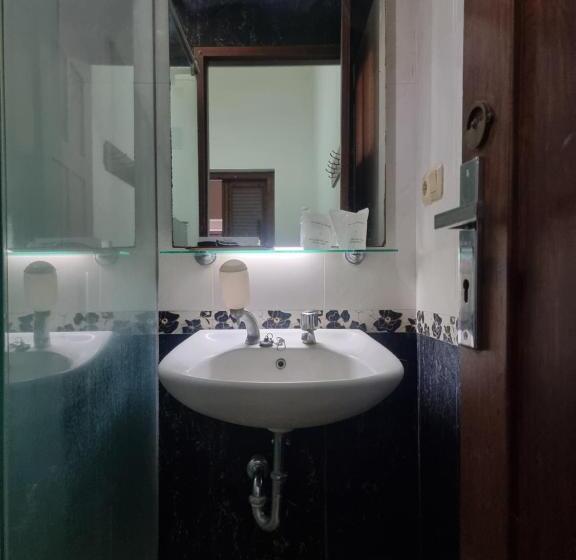 ホテル Candi Baru