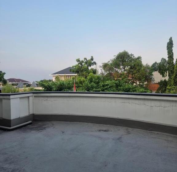 ホテル Candi Baru