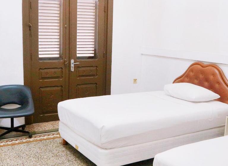 ホテル Candi Baru