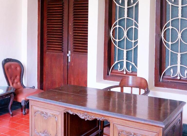 ホテル Candi Baru