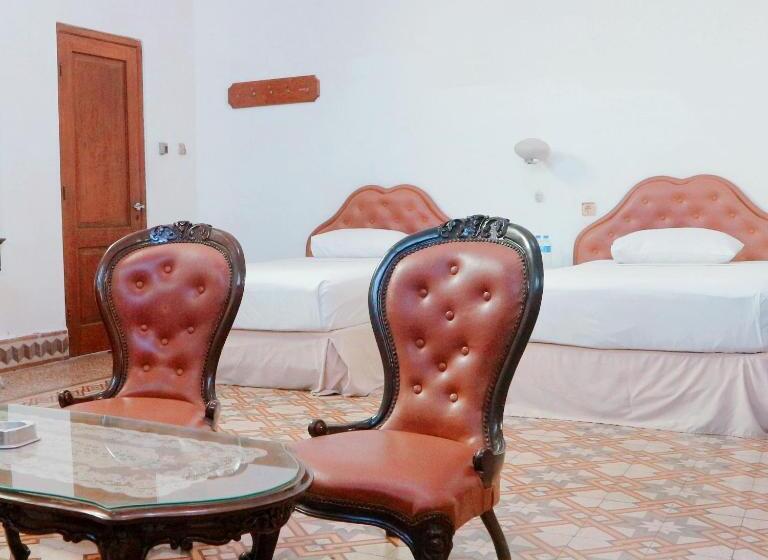 ホテル Candi Baru