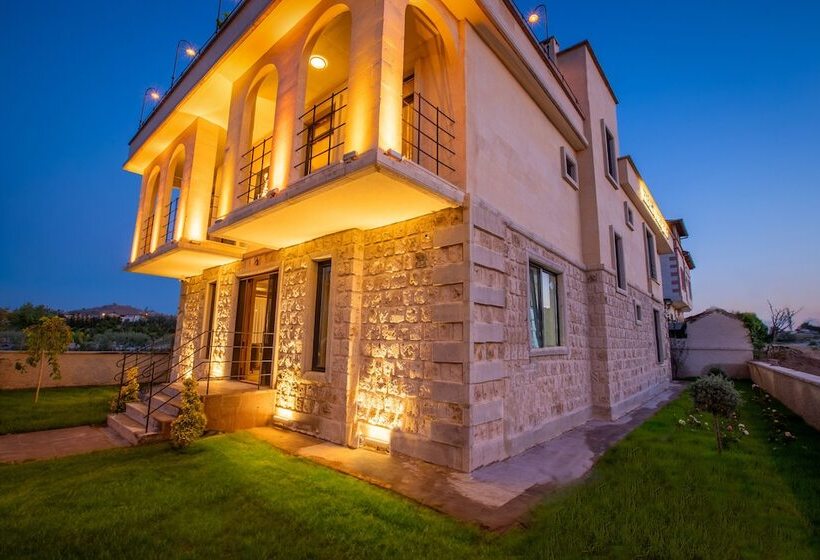 בית מלון כפרי Cappadocia Pyramid Stone House