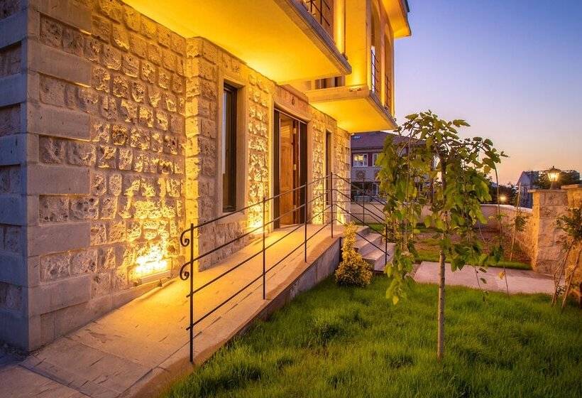 בית מלון כפרי Cappadocia Pyramid Stone House