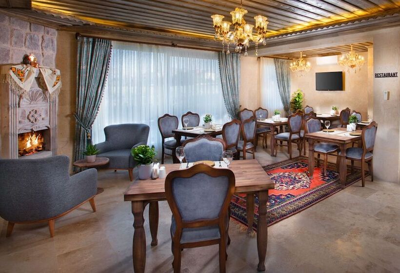 בית מלון כפרי Cappadocia Pyramid Stone House