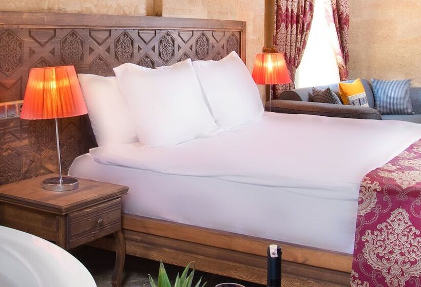 בית מלון כפרי Cappadocia Pyramid Stone House