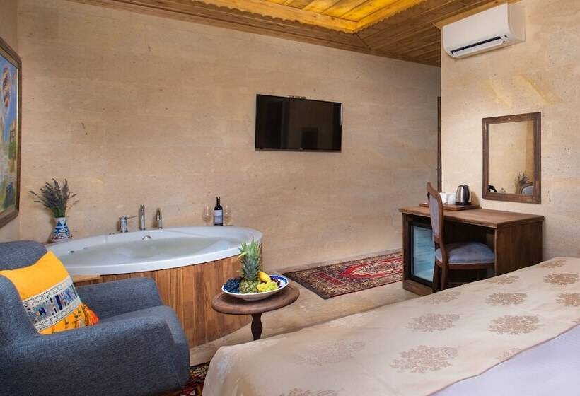 בית מלון כפרי Cappadocia Pyramid Stone House