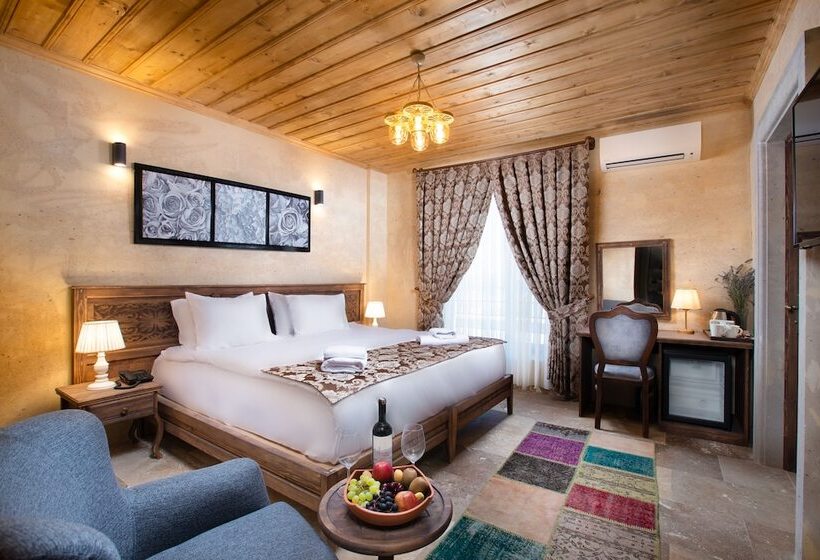 בית מלון כפרי Cappadocia Pyramid Stone House