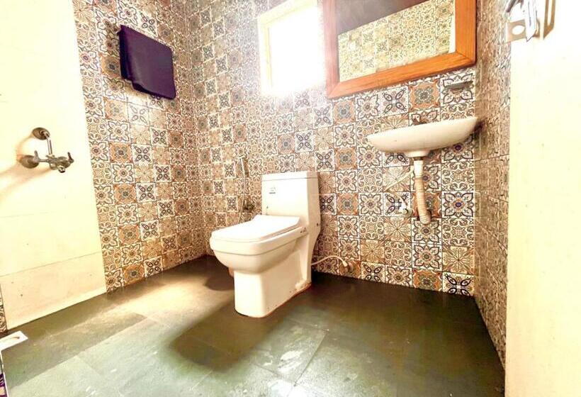 ホテル Golden Rice Inn Candolim, North Goa   Near To Beach