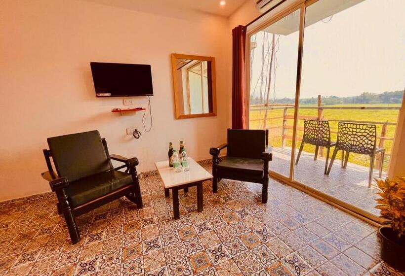 ホテル Golden Rice Inn Candolim, North Goa   Near To Beach