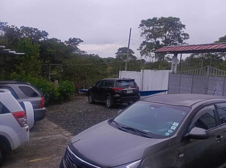 هتل Hostería Cacique Wasi