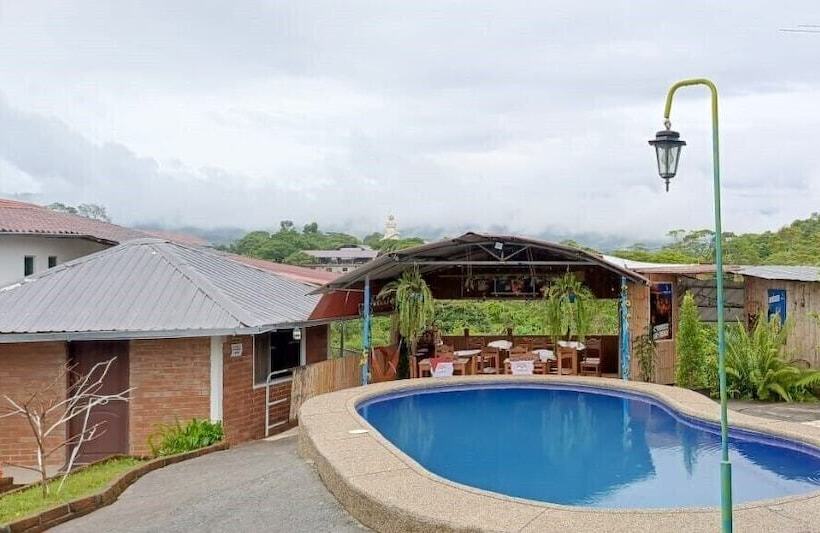 هتل Hostería Cacique Wasi