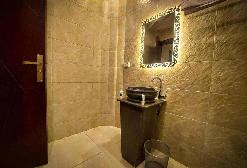 هتل Jumeirah Jacuzzi Pyramids View Inn