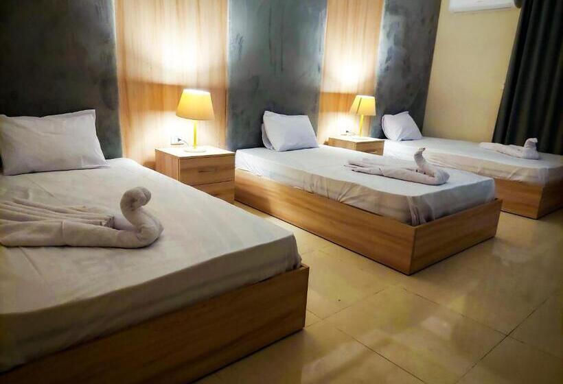 هتل Jumeirah Jacuzzi Pyramids View Inn