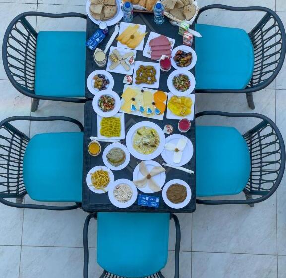 هتل Jumeirah Jacuzzi Pyramids View Inn