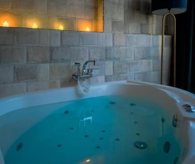 هتل Jumeirah Jacuzzi Pyramids View Inn