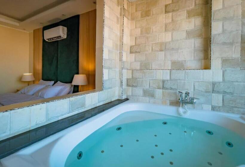 هتل Jumeirah Jacuzzi Pyramids View Inn