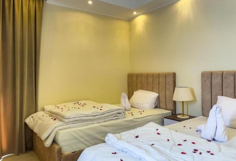 هتل Jumeirah Jacuzzi Pyramids View Inn