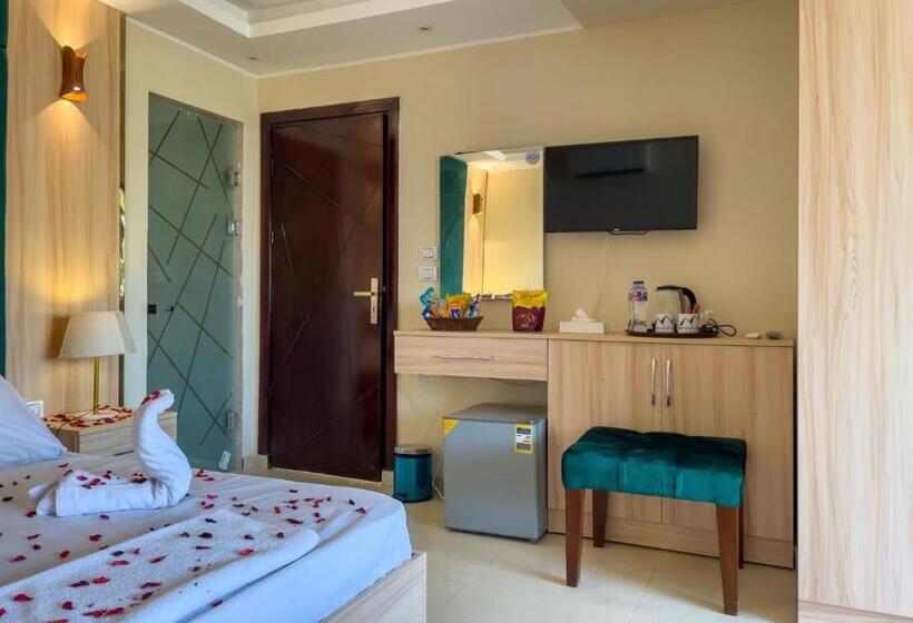 هتل Jumeirah Jacuzzi Pyramids View Inn