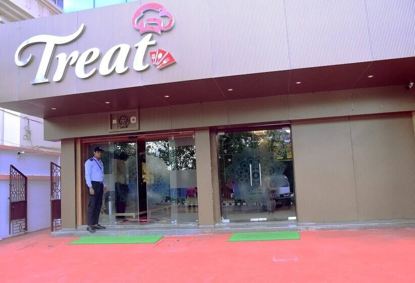 Отель Karisma Premium