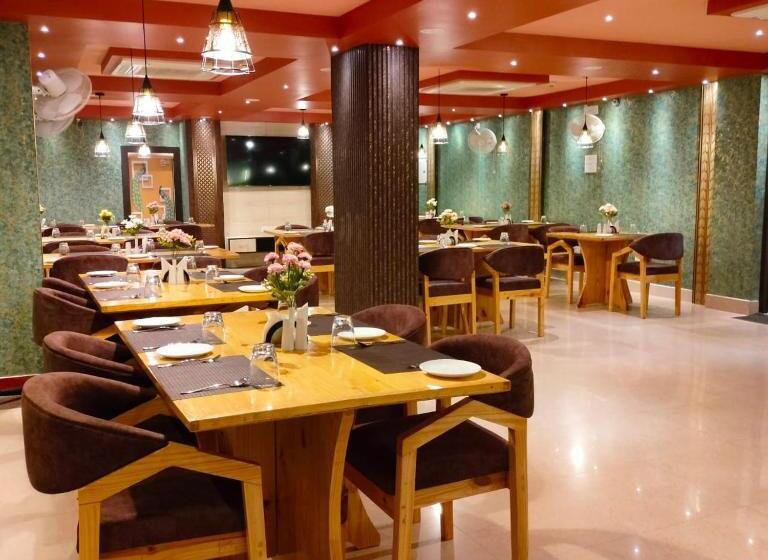 Отель Karisma Premium