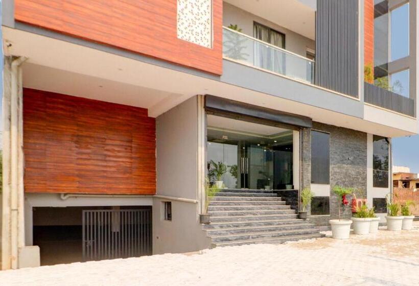 בית מלון כפרי Oyo Flagship Rao G