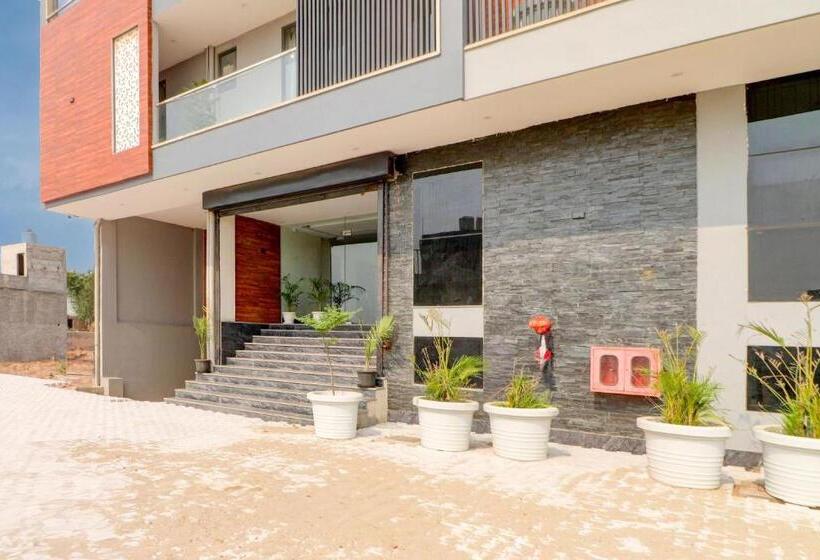 בית מלון כפרי Oyo Flagship Rao G