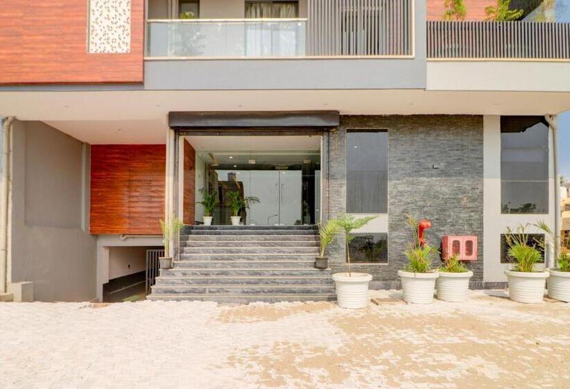 בית מלון כפרי Oyo Flagship Rao G