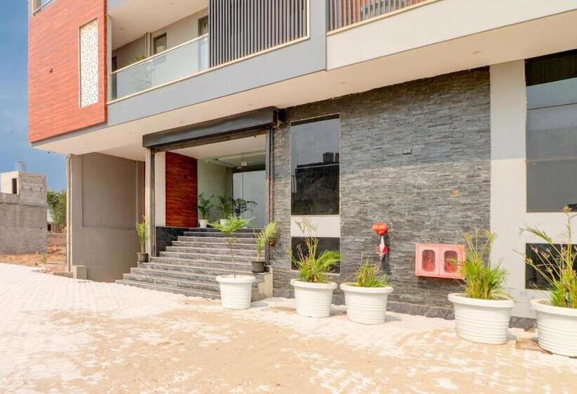 בית מלון כפרי Oyo Flagship Rao G