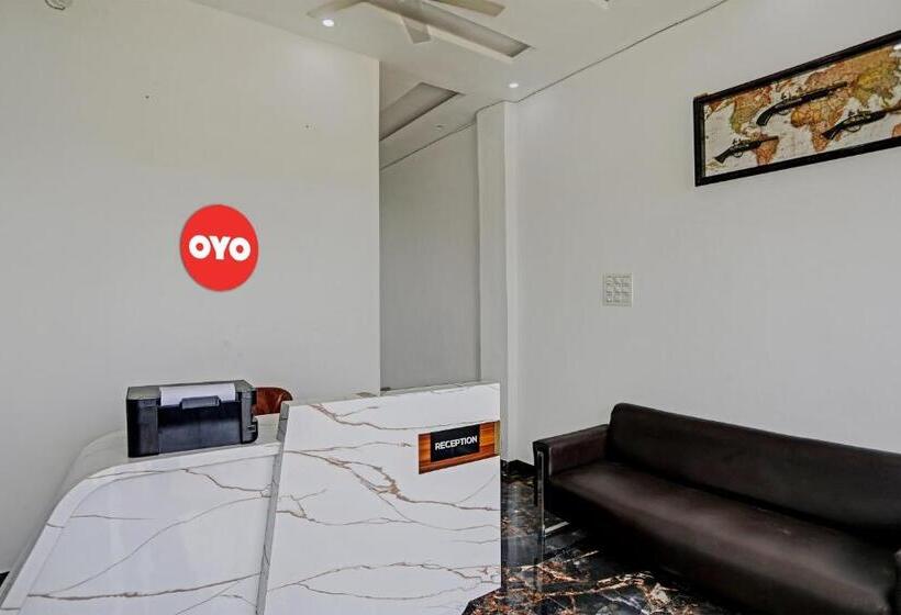 בית מלון כפרי Oyo Flagship The Majestic