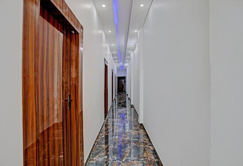 בית מלון כפרי Oyo Flagship The Majestic