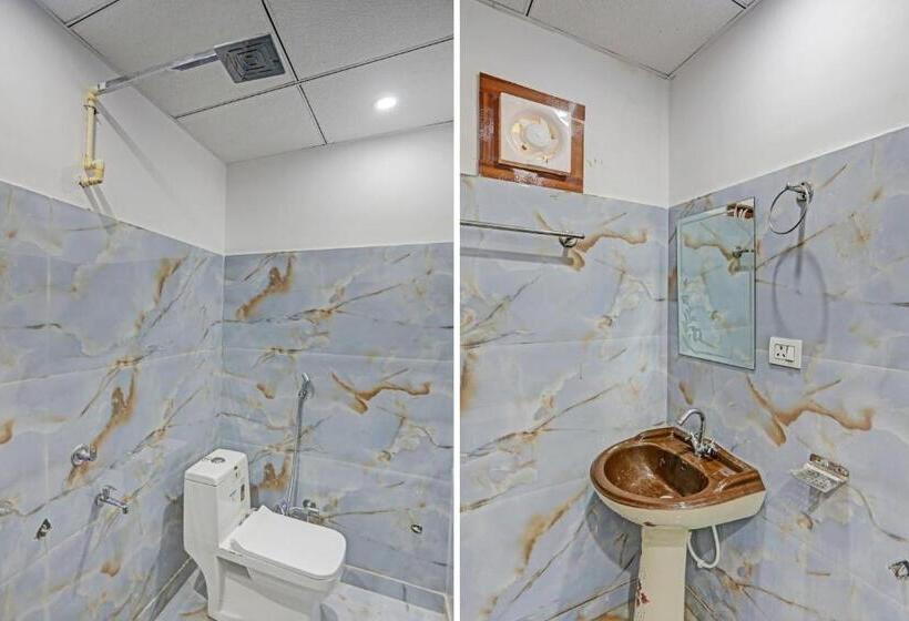 בית מלון כפרי Oyo Flagship The Majestic