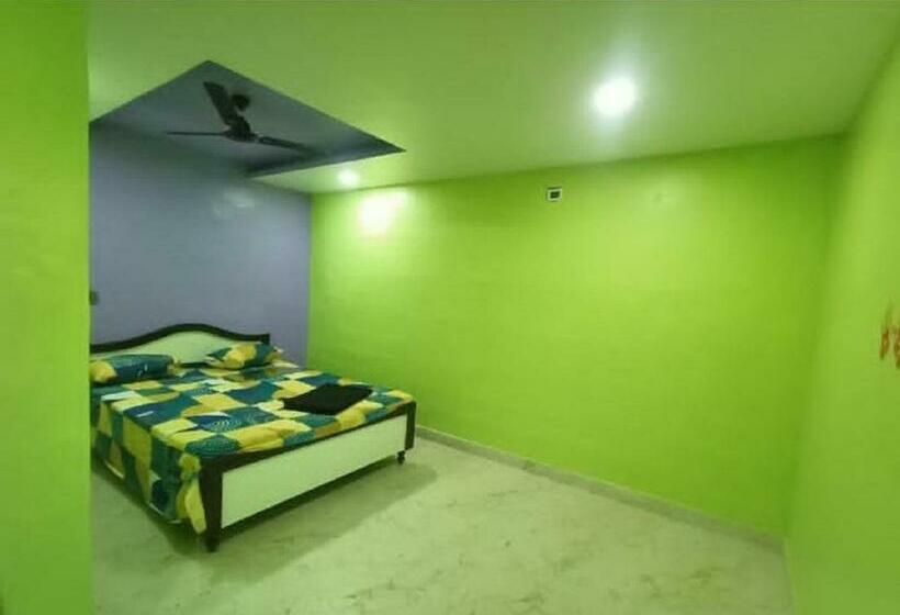 فندق Sawami Om Bhakat Niwas Resort, Akkalkot