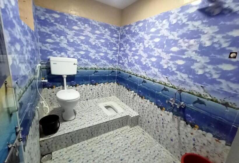 فندق Sawami Om Bhakat Niwas Resort, Akkalkot