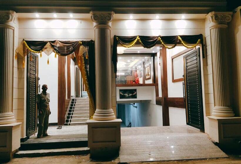 Отель The Shree Jee Palace