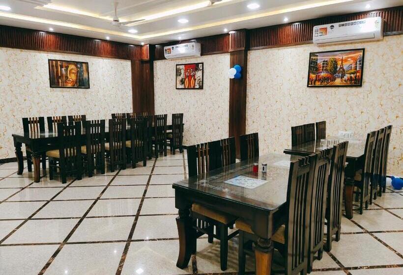 Отель The Shree Jee Palace