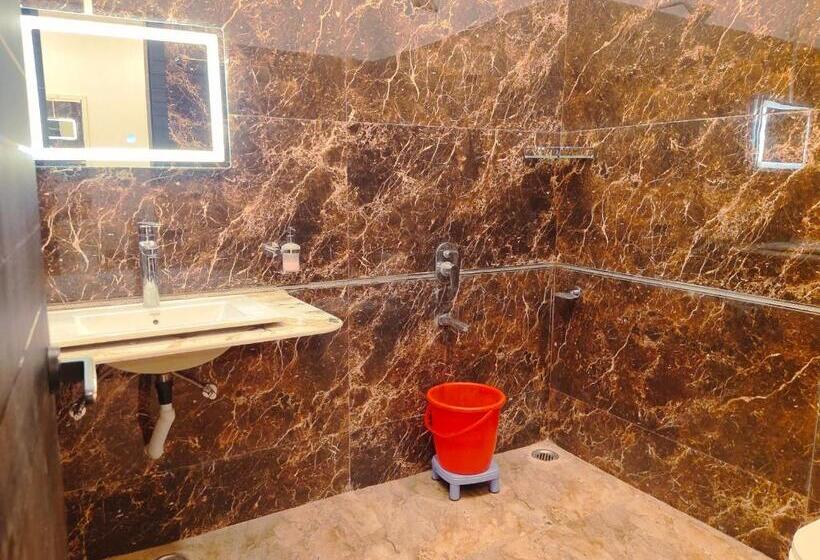 Отель The Shree Jee Palace