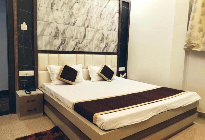 Отель The Shree Jee Palace