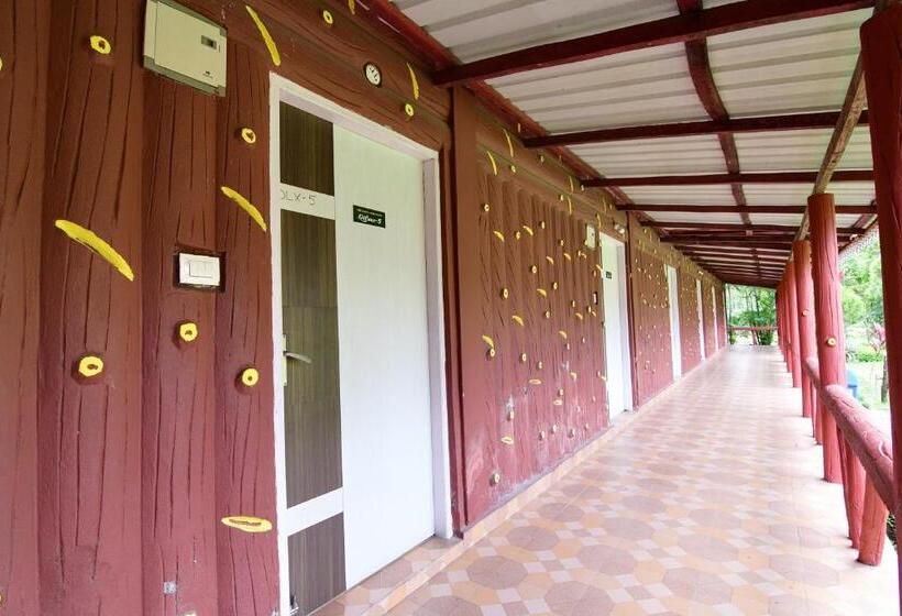 בית מלון כפרי Townhouse Oak Gorumara Jungle Resort