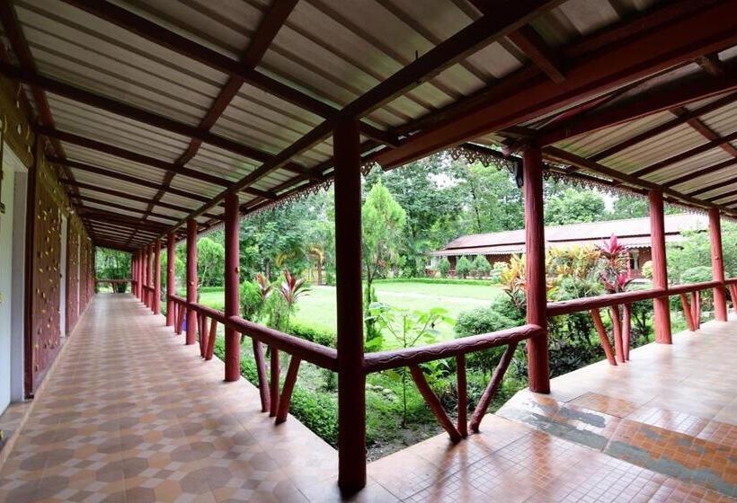 בית מלון כפרי Townhouse Oak Gorumara Jungle Resort