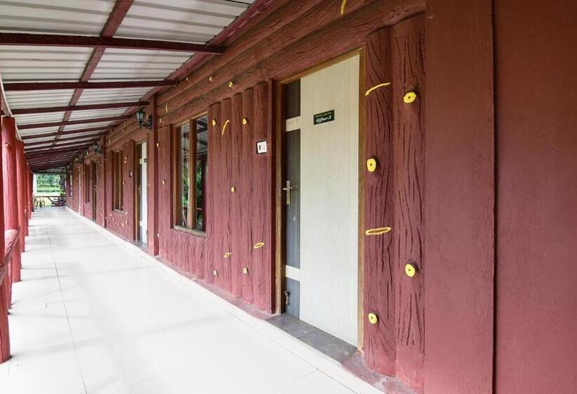 בית מלון כפרי Townhouse Oak Gorumara Jungle Resort