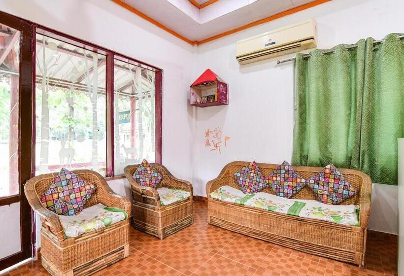 בית מלון כפרי Townhouse Oak Gorumara Jungle Resort