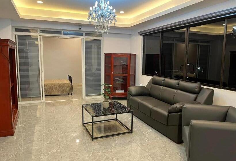 פנסיון A Touch Of Class Inn San Juan City Nr Ortigas, Bgc