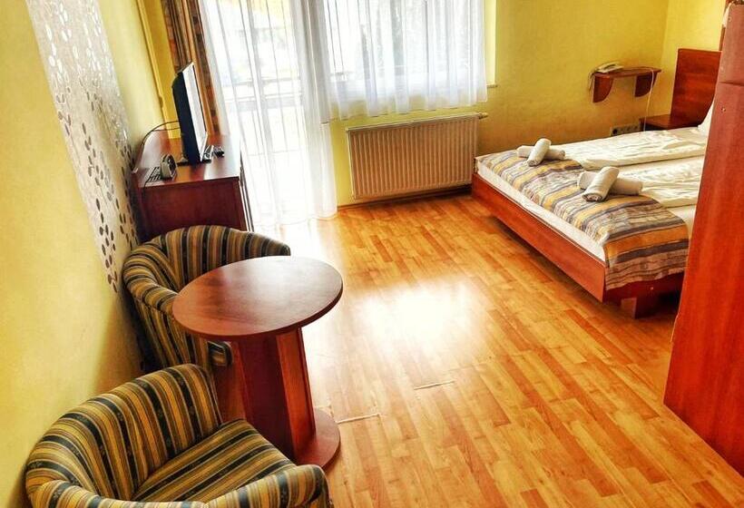 پانسیون Alkotmány Vendégház