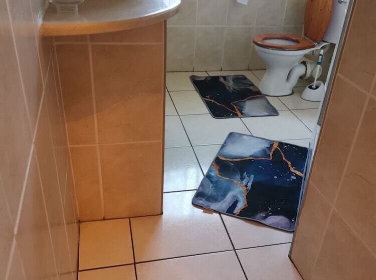 פנסיון Kaste Guest House Edenvale