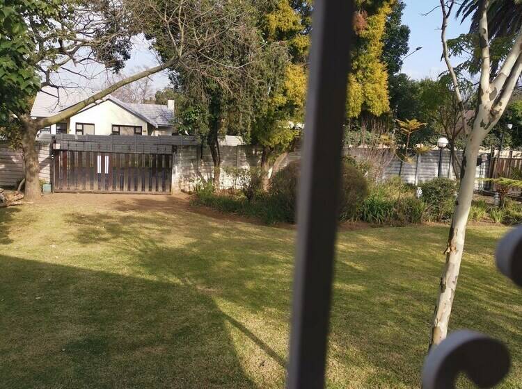 פנסיון Kaste Guest House Edenvale