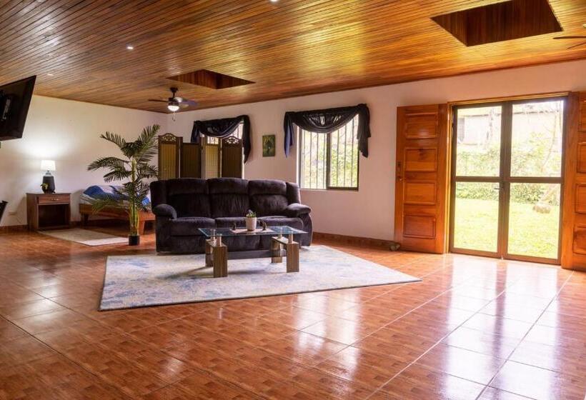 مبيت وإفطار Casa Tucan